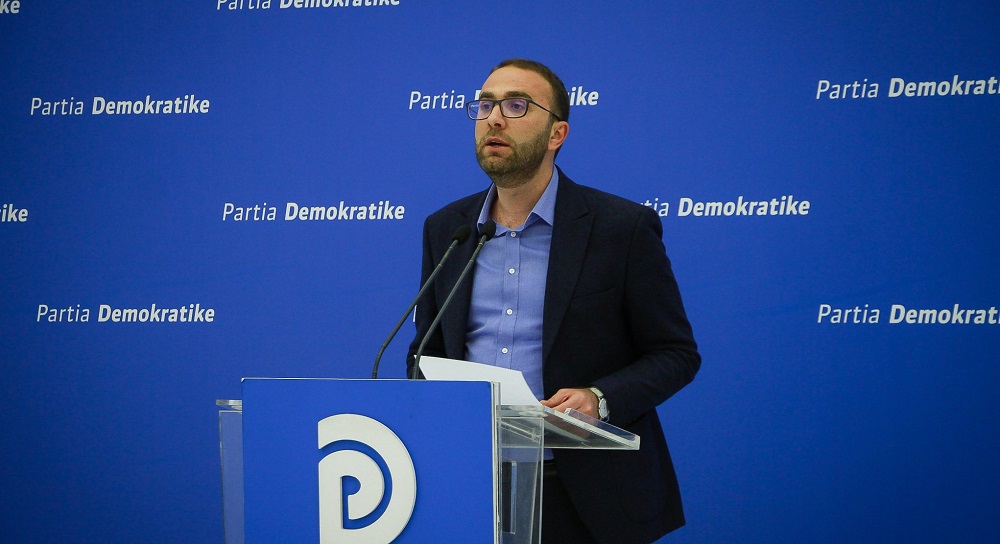Doreheqja e Alibeajt, deputetet e PD votojne Gazment Bardhin si kreun e grupit